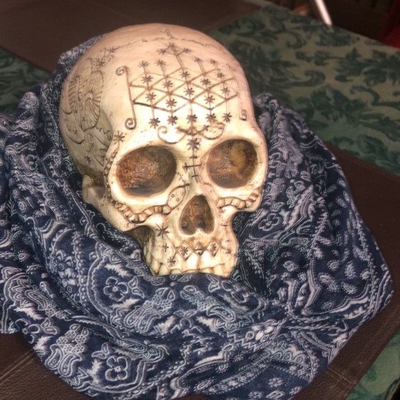 Two Long infinity scarves. - Picture 6 of 8